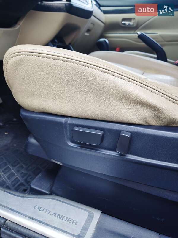 Внедорожник / Кроссовер Mitsubishi Outlander 2016 в Киеве