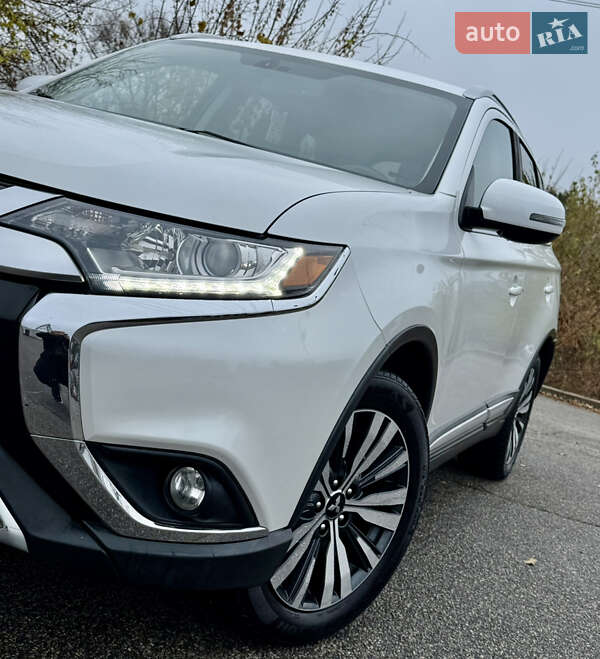 Позашляховик / Кросовер Mitsubishi Outlander 2019 в Запоріжжі