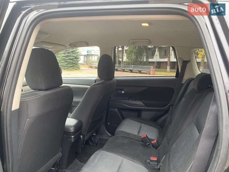 Внедорожник / Кроссовер Mitsubishi Outlander 2016 в Виннице