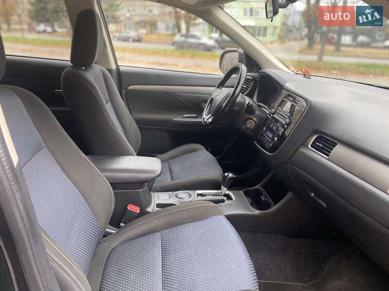 Внедорожник / Кроссовер Mitsubishi Outlander 2016 в Виннице