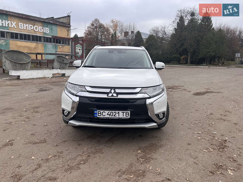 Внедорожник / Кроссовер Mitsubishi Outlander 2016 в Львове