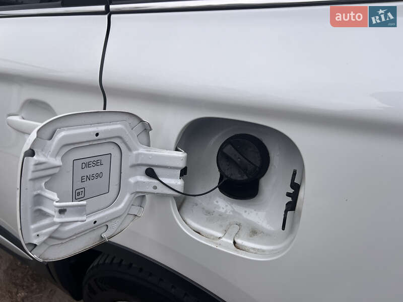 Внедорожник / Кроссовер Mitsubishi Outlander 2016 в Львове