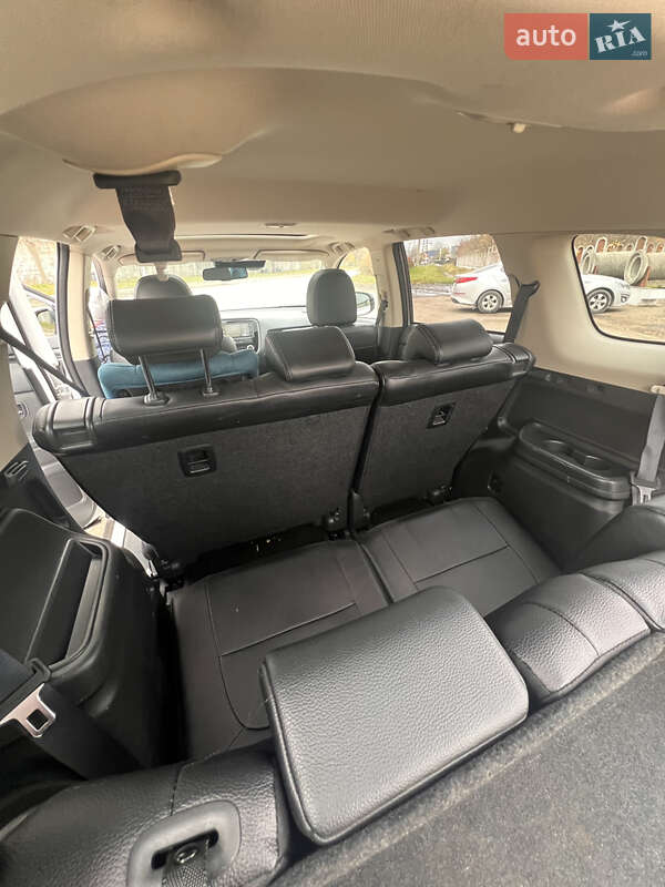 Внедорожник / Кроссовер Mitsubishi Outlander 2016 в Львове