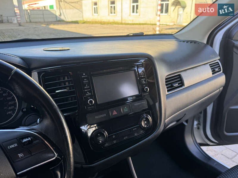 Позашляховик / Кросовер Mitsubishi Outlander 2016 в Ковелі фото 41 Позашляховик / Кросовер Mitsubishi Outlander 2016 в Ковелі