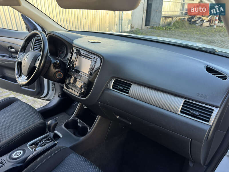 Позашляховик / Кросовер Mitsubishi Outlander 2016 в Ковелі фото 49 Позашляховик / Кросовер Mitsubishi Outlander 2016 в Ковелі