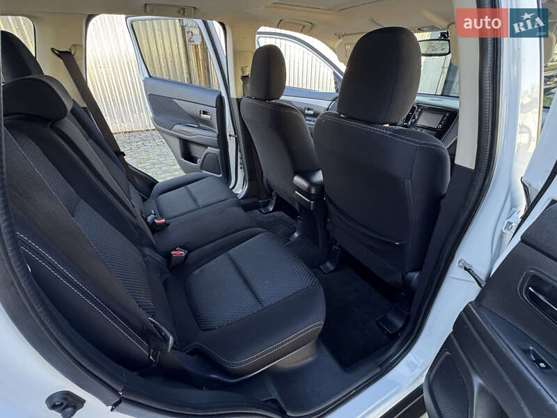 Позашляховик / Кросовер Mitsubishi Outlander 2016 в Ковелі фото 51 Позашляховик / Кросовер Mitsubishi Outlander 2016 в Ковелі