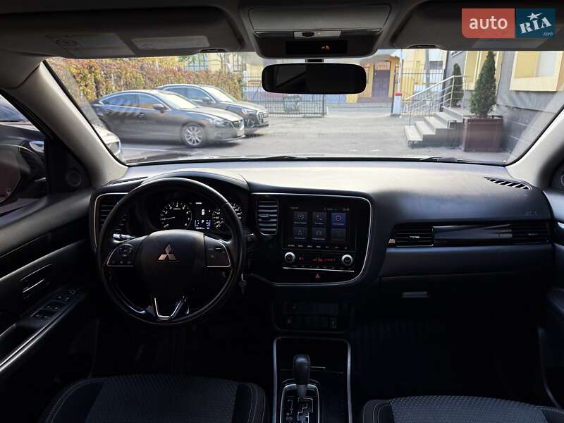 Внедорожник / Кроссовер Mitsubishi Outlander 2020 в Киеве