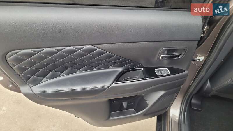 Внедорожник / Кроссовер Mitsubishi Outlander 2021 в Киеве фото 16 Внедорожник / Кроссовер Mitsubishi Outlander 2021 в Киеве