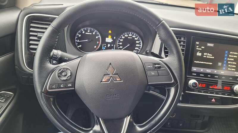 Внедорожник / Кроссовер Mitsubishi Outlander 2021 в Киеве фото 36 Внедорожник / Кроссовер Mitsubishi Outlander 2021 в Киеве