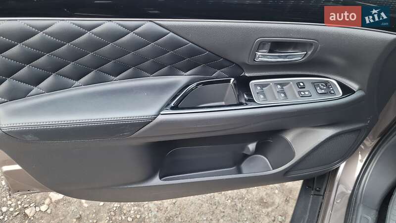 Внедорожник / Кроссовер Mitsubishi Outlander 2021 в Киеве фото 49 Внедорожник / Кроссовер Mitsubishi Outlander 2021 в Киеве