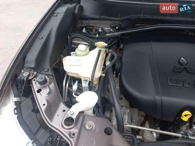 Позашляховик / Кросовер Mitsubishi Outlander 2010 в Луцьку фото 24 Позашляховик / Кросовер Mitsubishi Outlander 2010 в Луцьку