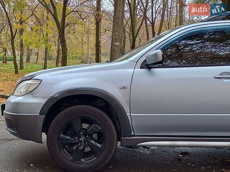 Внедорожник / Кроссовер Mitsubishi Outlander 2005 в Николаеве