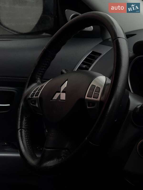 Позашляховик / Кросовер Mitsubishi Outlander 2012 в Чернівцях