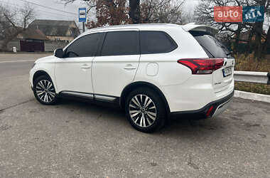 Внедорожник / Кроссовер Mitsubishi Outlander 2020 в Киеве