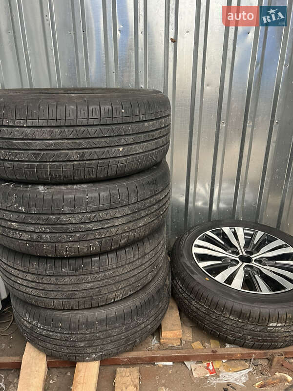 Позашляховик / Кросовер Mitsubishi Outlander 2020 в Києві