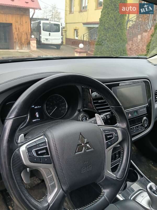 Внедорожник / Кроссовер Mitsubishi Outlander 2018 в Львове
