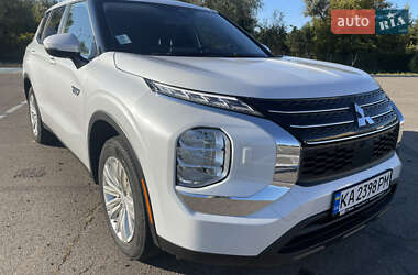 Внедорожник / Кроссовер Mitsubishi Outlander 2023 в Киеве