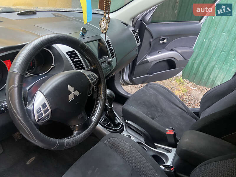 Позашляховик / Кросовер Mitsubishi Outlander 2008 в Новояворівську