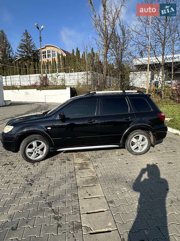 Внедорожник / Кроссовер Mitsubishi Outlander 2005 в Черновцах фото 4 Внедорожник / Кроссовер Mitsubishi Outlander 2005 в Черновцах