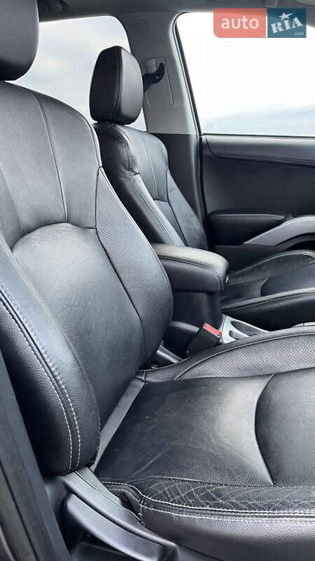 Внедорожник / Кроссовер Mitsubishi Outlander 2012 в Тернополе