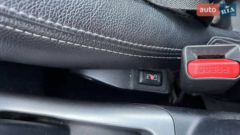 Внедорожник / Кроссовер Mitsubishi Outlander 2012 в Тернополе