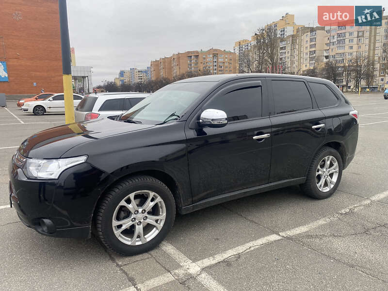 Позашляховик / Кросовер Mitsubishi Outlander 2013 в Полтаві