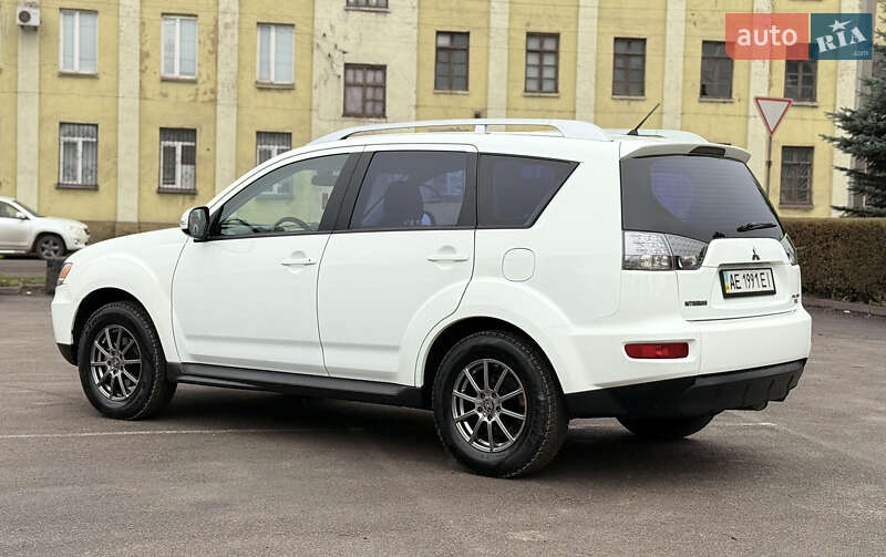 Внедорожник / Кроссовер Mitsubishi Outlander 2010 в Каменском фото 4 Внедорожник / Кроссовер Mitsubishi Outlander 2010 в Каменском