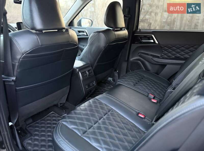 Позашляховик / Кросовер Mitsubishi Outlander 2023 в Кривому Розі