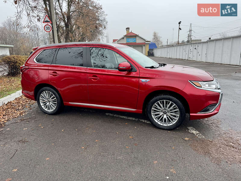 Позашляховик / Кросовер Mitsubishi Outlander 2021 в Черкасах