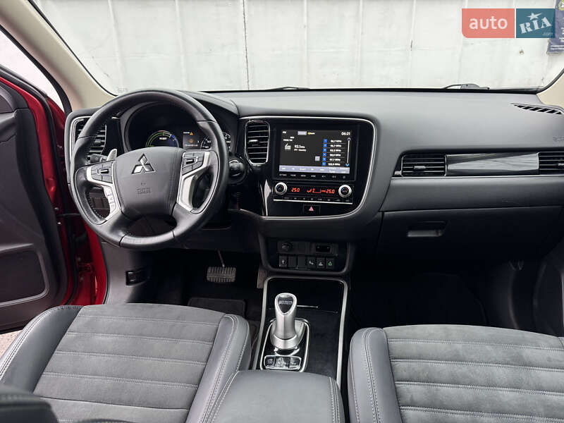 Позашляховик / Кросовер Mitsubishi Outlander 2021 в Черкасах