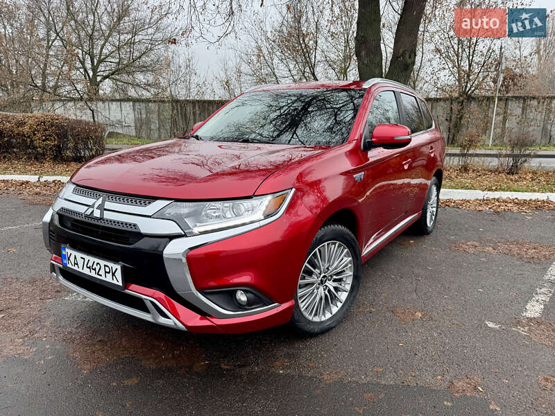 Позашляховик / Кросовер Mitsubishi Outlander 2021 в Черкасах