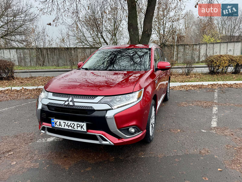 Позашляховик / Кросовер Mitsubishi Outlander 2021 в Черкасах