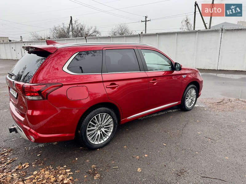 Позашляховик / Кросовер Mitsubishi Outlander 2021 в Черкасах