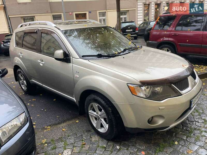 Внедорожник / Кроссовер Mitsubishi Outlander 2008 в Остроге