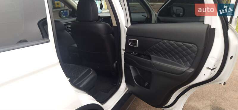 Позашляховик / Кросовер Mitsubishi Outlander 2015 в Житомирі фото 15 Позашляховик / Кросовер Mitsubishi Outlander 2015 в Житомирі