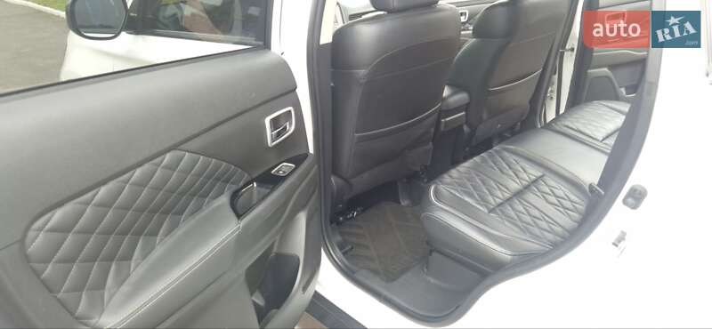 Позашляховик / Кросовер Mitsubishi Outlander 2015 в Житомирі фото 19 Позашляховик / Кросовер Mitsubishi Outlander 2015 в Житомирі