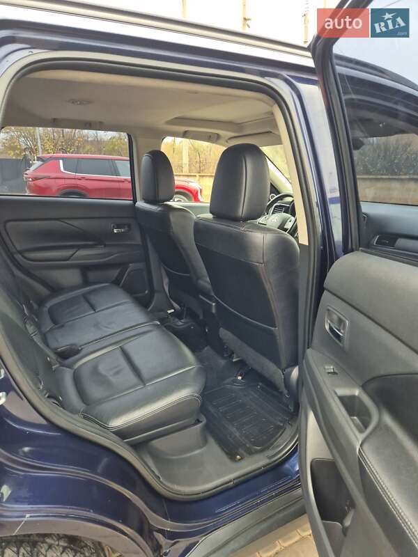 Внедорожник / Кроссовер Mitsubishi Outlander 2013 в Кривом Роге