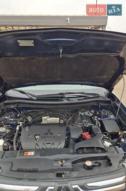 Внедорожник / Кроссовер Mitsubishi Outlander 2013 в Кривом Роге