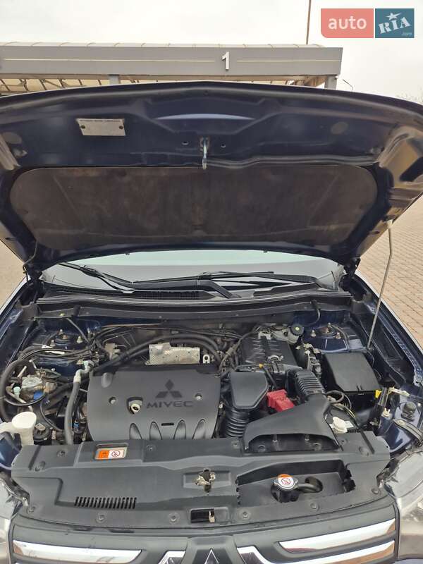 Внедорожник / Кроссовер Mitsubishi Outlander 2013 в Кривом Роге