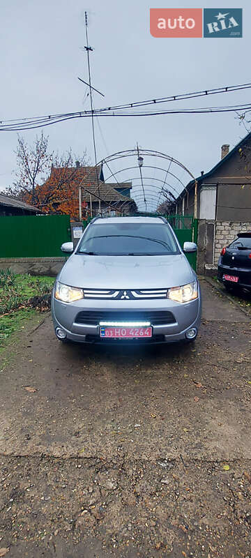 Внедорожник / Кроссовер Mitsubishi Outlander 2012 в Белгороде-Днестровском