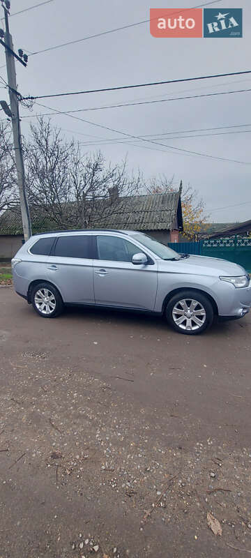 Внедорожник / Кроссовер Mitsubishi Outlander 2012 в Белгороде-Днестровском