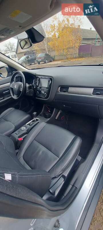 Внедорожник / Кроссовер Mitsubishi Outlander 2012 в Белгороде-Днестровском