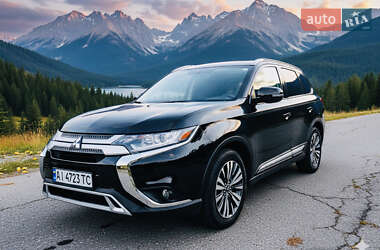 Внедорожник / Кроссовер Mitsubishi Outlander 2020 в Белой Церкви