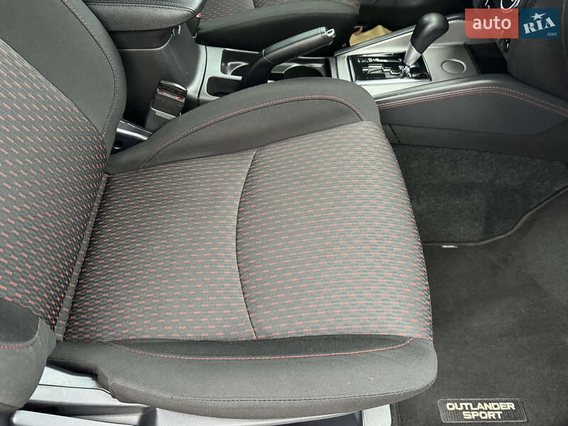 Внедорожник / Кроссовер Mitsubishi Outlander 2019 в Запорожье