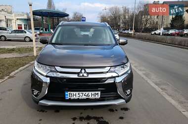 Внедорожник / Кроссовер Mitsubishi Outlander 2017 в Одессе