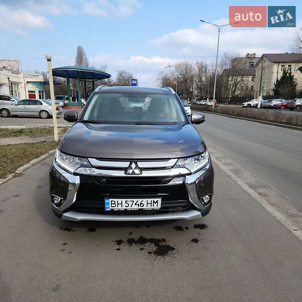 Внедорожник / Кроссовер Mitsubishi Outlander 2017 в Одессе