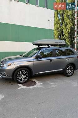 Внедорожник / Кроссовер Mitsubishi Outlander 2018 в Киеве