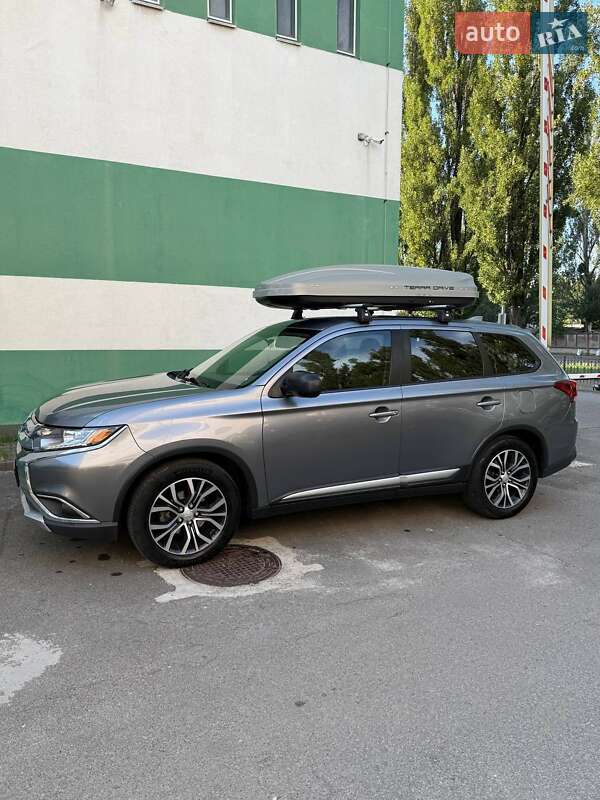 Позашляховик / Кросовер Mitsubishi Outlander 2018 в Києві