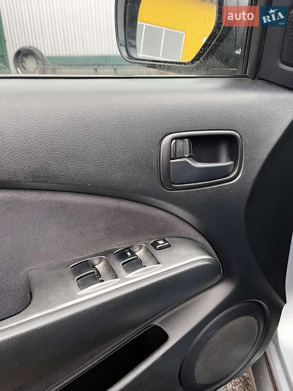 Внедорожник / Кроссовер Mitsubishi Outlander 2007 в Киеве фото 13 Внедорожник / Кроссовер Mitsubishi Outlander 2007 в Киеве