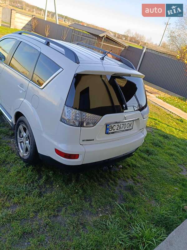 Позашляховик / Кросовер Mitsubishi Outlander 2011 в Шептицькому